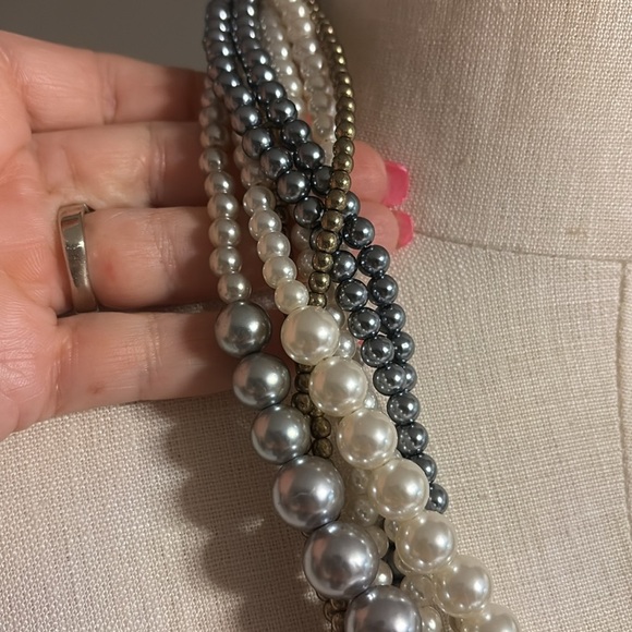 Chicos CHUNKY Multi-Strand Pearl bead Necklace white gray gold taupe pearls NWOT - Picture 4 of 13